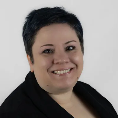 Robyn Dussiaume – Profile Photo